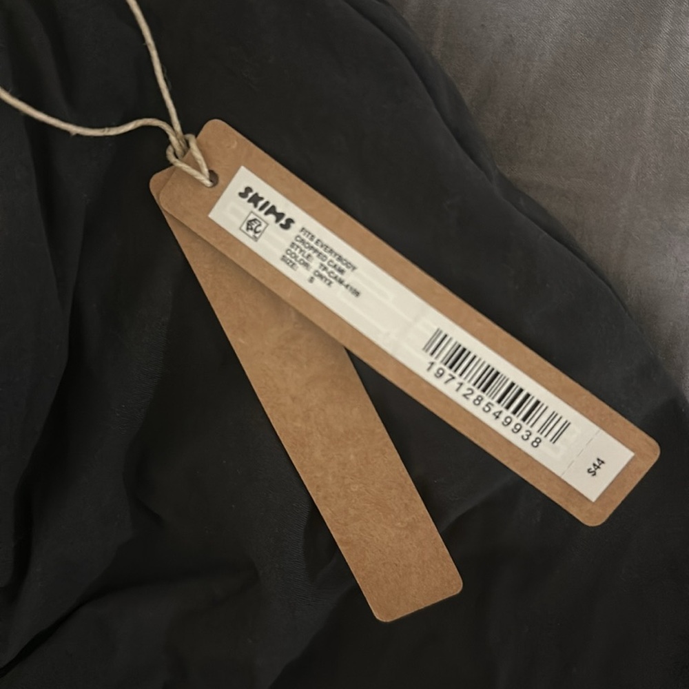 (TAG on) SKIMS Cropped Cami - Picture 6 of 7